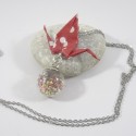 Collier Grue Origami sur Bulle rouge avec pois blanc