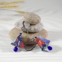 Boucles d’Oreilles Tulipes Origami fleurs multicolores sur fond bleu-violet - 30,00 €