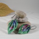 Boucles d’Oreilles Feuilles Origami liseré uni vert et coeur fleurs roses et vertes - 23,00 €