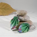 Boucles d’Oreilles Feuilles Origami liseré fleurs roses et vertes et coeur vert - 23,00 €