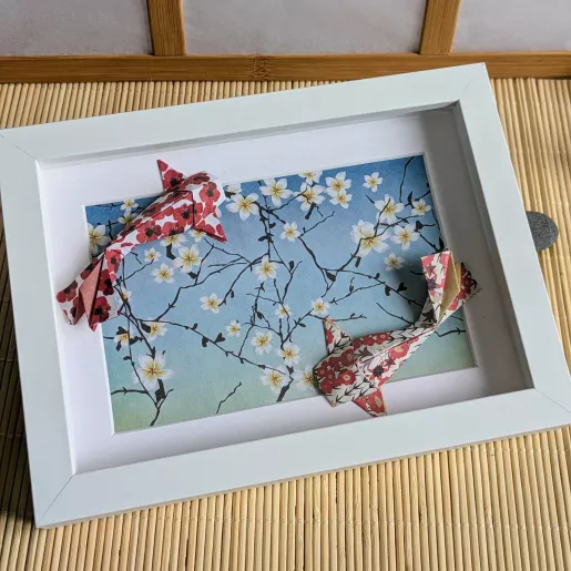 Cadre 3D Carpes Koï Fleurs rouges et ciel d'été
