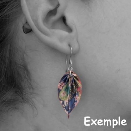 Boucles d’Oreilles Colombe Origami sakura roses sur fond bleu