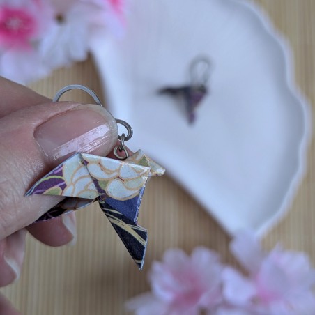 Boucles d’Oreilles Colombe Origami grosses fleurs sur fond noir