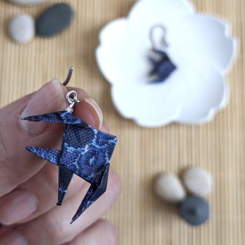 Boucles d’Oreilles Poissons Origami motifs kimono bleu foncé