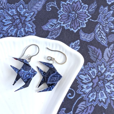 Boucles d’Oreilles Poissons Origami motifs kimono bleu foncé