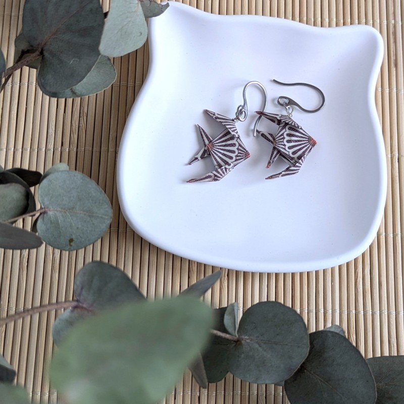 Boucles d’Oreilles Poissons Origami motifs japonais marrons