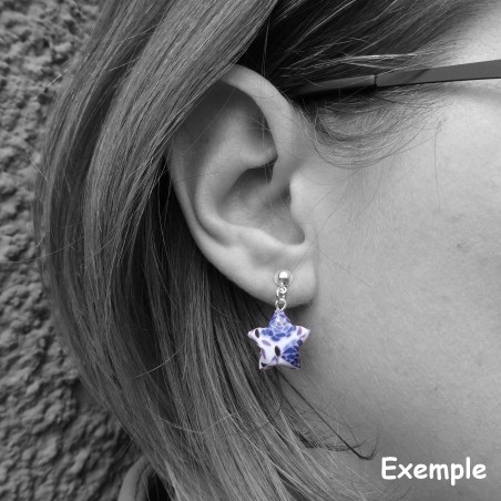 Boucles d’Oreilles Origami Etoiles feuilles multicolores sur fond noir