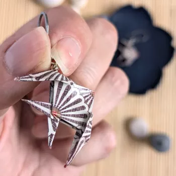Boucles d’Oreilles Poissons Origami motifs japonais marrons