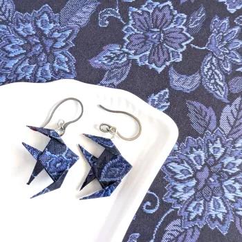 Boucles d’Oreilles Poissons Origami motifs kimono bleu foncé