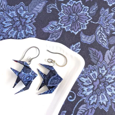 Boucles d’Oreilles Poissons Origami motifs kimono bleu foncé