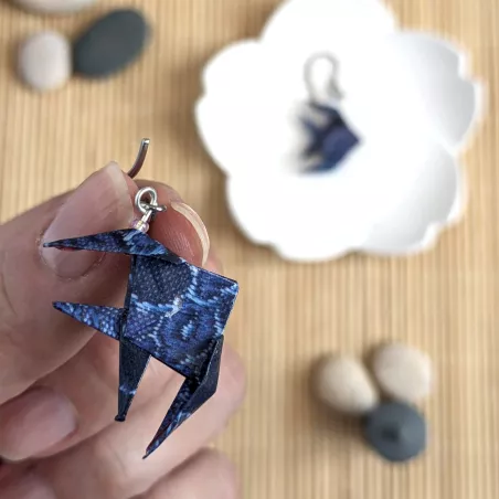 Boucles d’Oreilles Poissons Origami motifs kimono bleu foncé