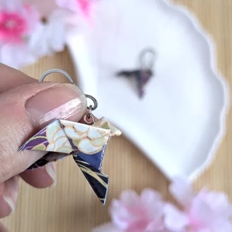 Boucles d’Oreilles Colombe Origami grosses fleurs sur fond noir