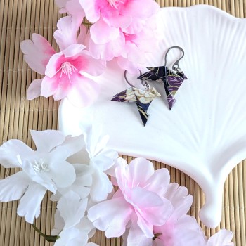 Boucles d’Oreilles Colombe Origami grosses fleurs sur fond noir