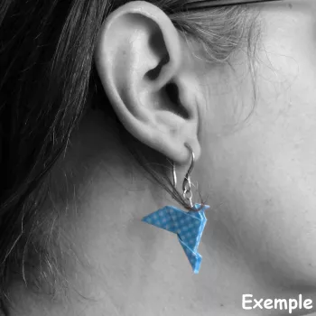 Boucles d’Oreilles Colombe Origami sakura roses sur fond gris