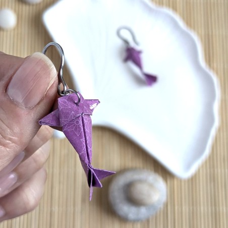 Boucles d’Oreilles Origami Carpes Koï motifs étoiles sur fond violet