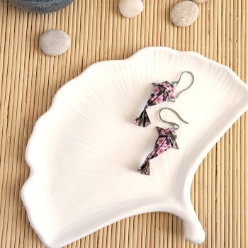 Boucles d’Oreilles Origami Carpes Koï fleurs roses et feuilles sur fond noir
