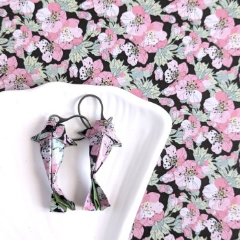 Boucles d’Oreilles Origami Carpes Koï pivoines roses sur fond noir