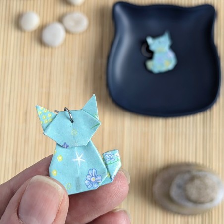 Boucles d’Oreilles Origami Chats petites fleurs jaunes et bleus sur fond bleu ciel