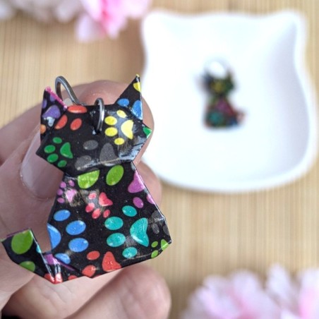 Boucles d’Oreilles Origami Chats pattes multicolores sur fond noir