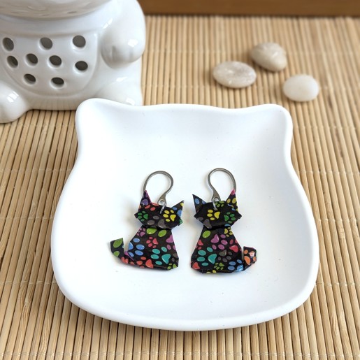 Boucles d’Oreilles Origami Chats pattes multicolores sur fond noir