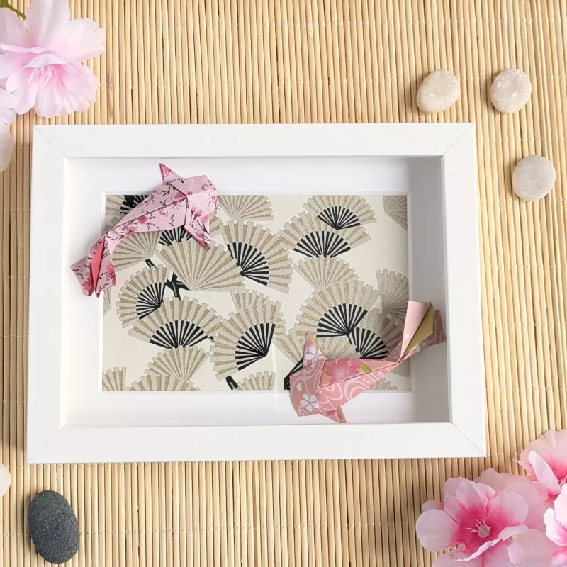 Cadre 3D carpes koï roses et éventails | Line et les Perles